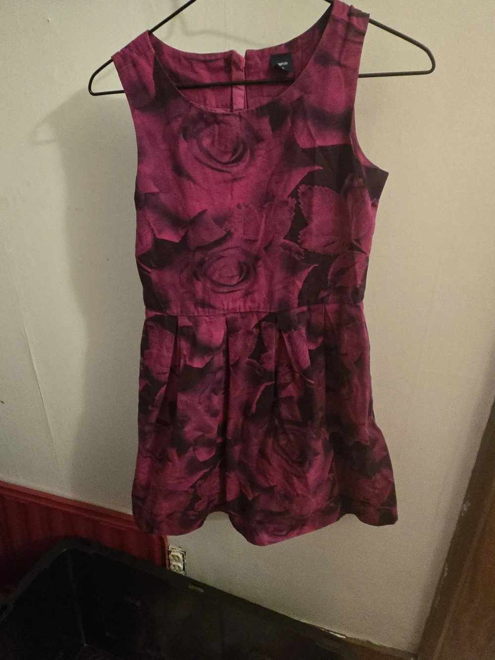 GAP Girls Sleeveless Floral Fit-and-Flare Dress in Magenta and Black